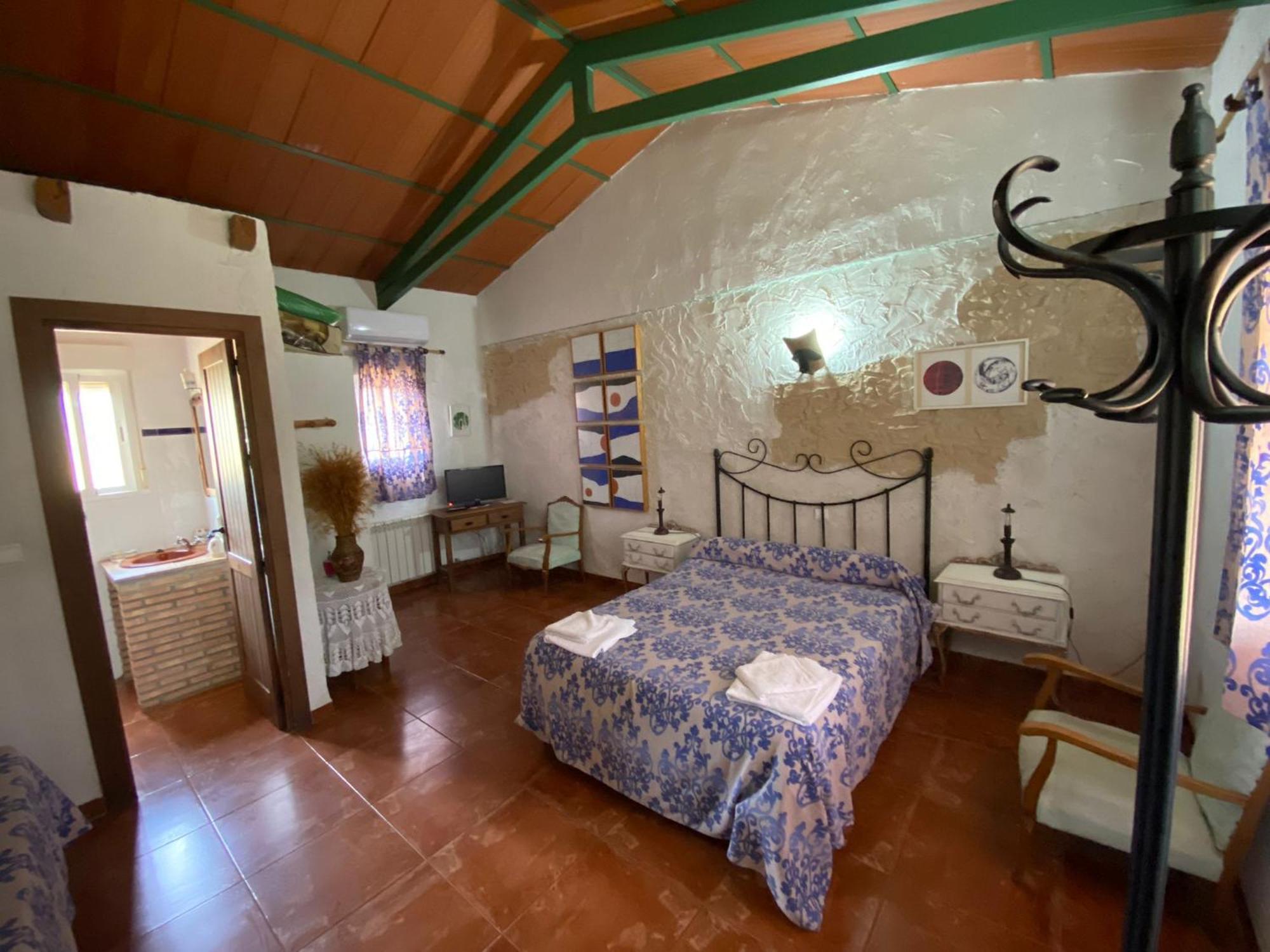 Hotel Rural La Cimbarra Aldeaquemada Exterior photo