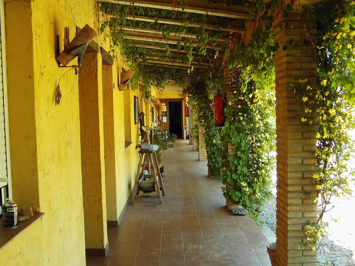 Hotel Rural La Cimbarra Aldeaquemada Exterior photo